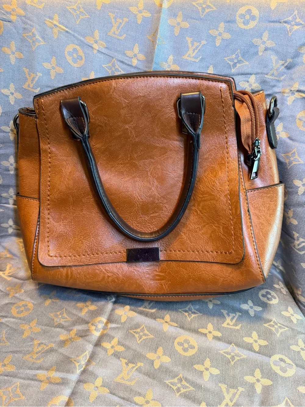 Classic Bueno Tan Leather handBag with structure